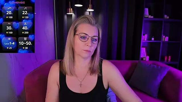 Annie Light online show from 4, 3, 2025