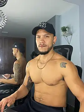 ARON TAYLER01 online show from 8, 2, 2025