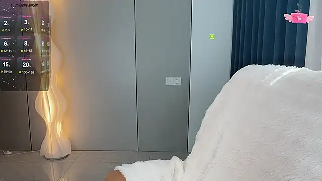 Snapshot of Mandy-- chatting on 24, 10, 2025 Mandy-- online show from 24, 10, 2025