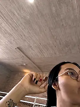 Snapshot of Annya-sweet chatting on 4, 11, 2025 Annya-sweet online show from 4, 11, 2025