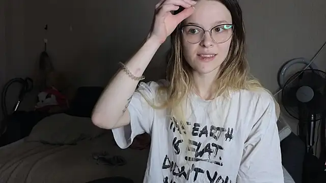 Snapshot of Nate__ chatting on 21, 11, 2025 Nate online show from 21, 11, 2025