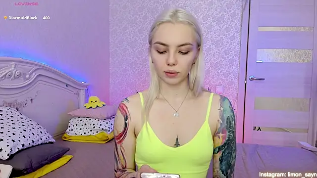 LillyMoure  online show from 23, 3, 2025