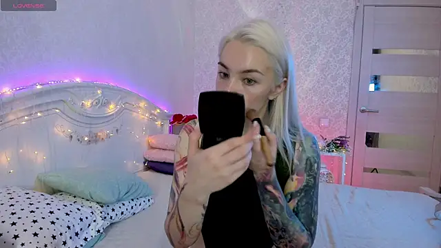 LillyMoure  online show from 19, 9, 2025