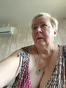 Snapshot of EffectFiona chatting on 7, 7, 2026 EffectFiona online show from 7, 7, 2026