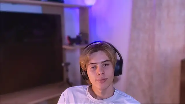 Snapshot of dimitri_tv chatting on 11, 9, 2025 dimitri tv online show from 11, 9, 2025