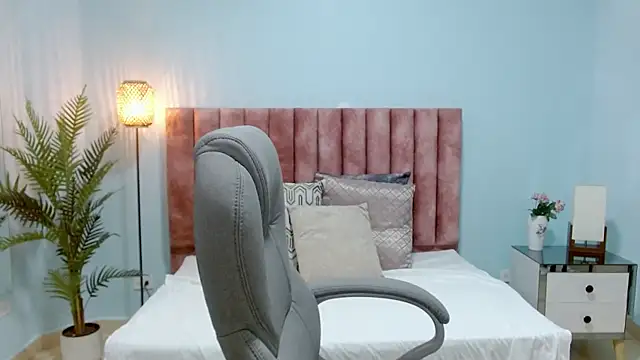 sophia hadid online show from 12, 11, 2025