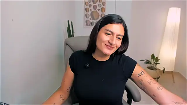 Snapshot of ari_artis chatting on 4, 6, 2026 ari artis online show from 4, 6, 2026