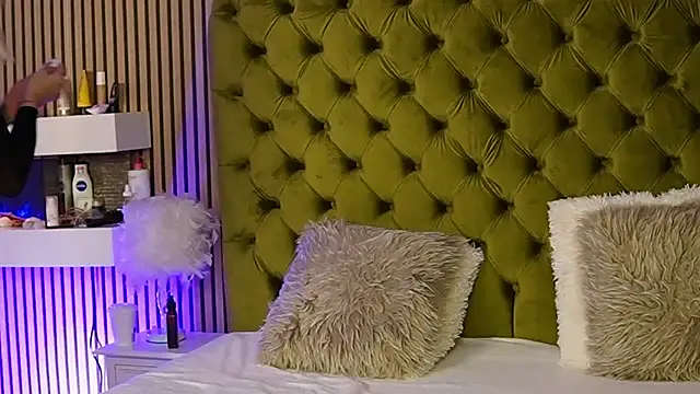 TiffanyMaze online show from 3, 3, 2025