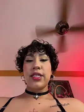 Snapshot of ZahaRoseee chatting on 23, 4, 2026 ZahaRoseee online show from 23, 4, 2026