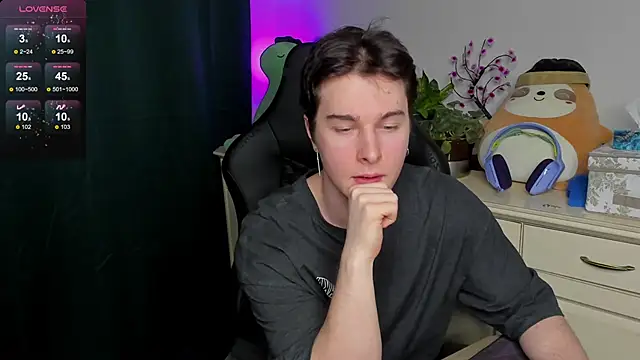 Snapshot of Vincent_Strong chatting on 4, 2, 2026 Vincent Strong online show from 4, 2, 2026