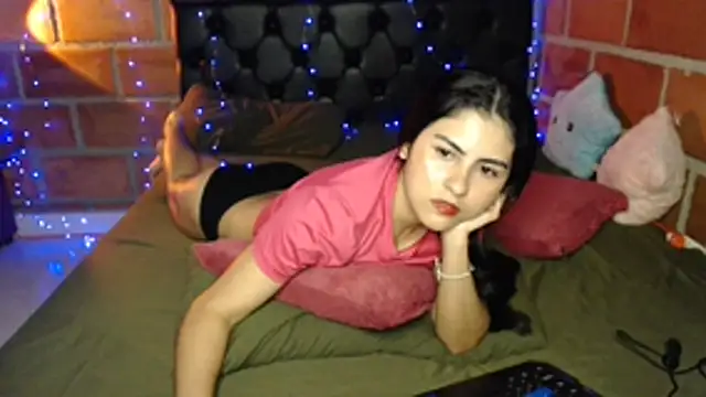 Snapshot of Nathacha chatting on 9, 11, 2025 Nathacha online show from 9, 11, 2025