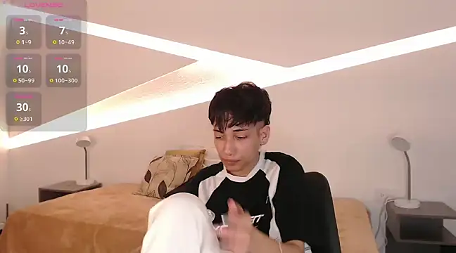 hot little bunny online show from 18, 1, 2025