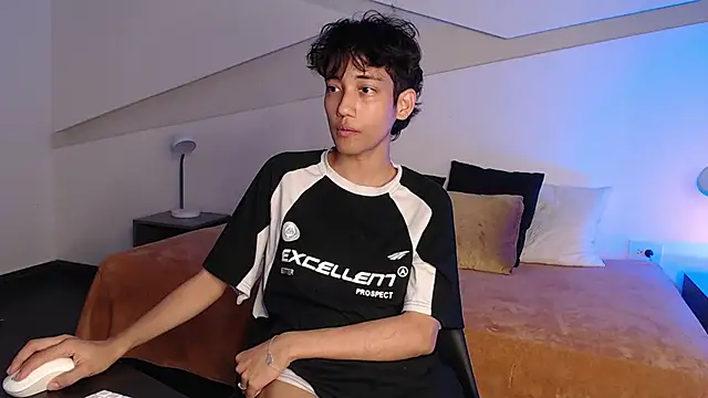 hot little bunny online show from 18, 2, 2025