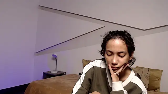 hot little bunny online show from 10, 9, 2025