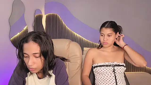 hot little bunny online show from 15, 4, 2026