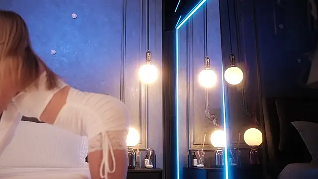 Rikka Moore online show from 2, 10, 2025