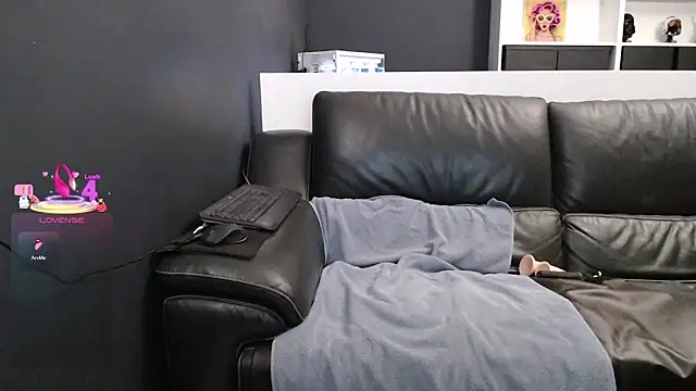 Lili-Bertine online show from 4, 2, 2026