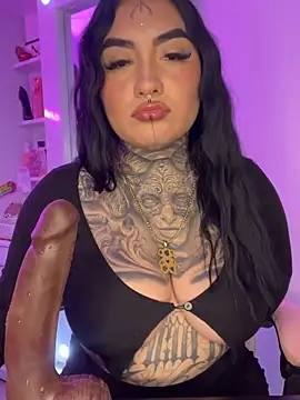 Snapshot of CloeeBeckam chatting on 12, 11, 2025 CloeeBeckam online show from 12, 11, 2025