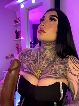 Snapshot of CloeeBeckam chatting on 28, 11, 2025 CloeeBeckam online show from 28, 11, 2025