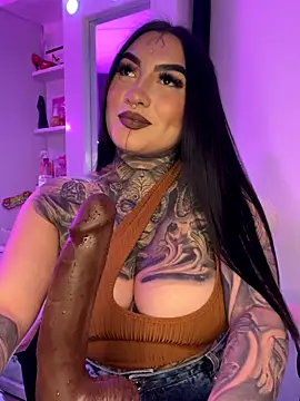 Snapshot of CloeeBeckam chatting on 2, 12, 2025 CloeeBeckam online show from 2, 12, 2025