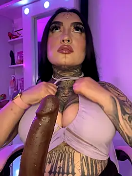 Snapshot of CloeeBeckam chatting on 4, 12, 2025 CloeeBeckam online show from 4, 12, 2025