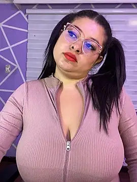 Snapshot of MiiaaJoness chatting on 4, 5, 2026 MiiaaJoness online show from 4, 5, 2026
