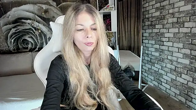 Eva Melow online show from 6, 4, 2026