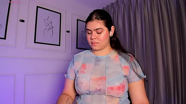 Snapshot of veronica185 chatting on 8, 1, 2026 veronica185 online show from 8, 1, 2026