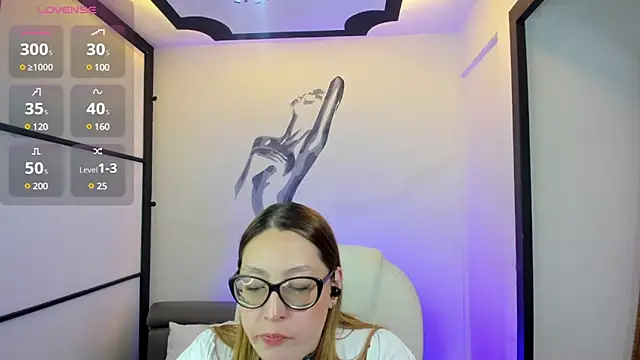 Snapshot of NiickyJones chatting on 8, 2, 2025 NiickyJones online show from 8, 2, 2025