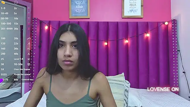 Snapshot of littlee_emilyy_ chatting on 8, 3, 2025 littlee emilyy  online show from 8, 3, 2025