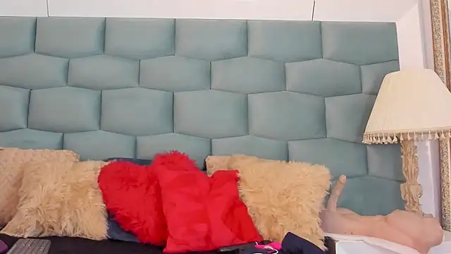 Snapshot of MiaMancini chatting on 18, 6, 2026 MiaMancini online show from 18, 6, 2026