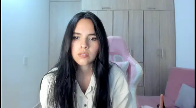 Hana Zurah online show from 4, 3, 2025