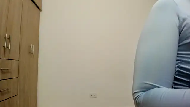 Hana Zurah online show from 3, 12, 2025