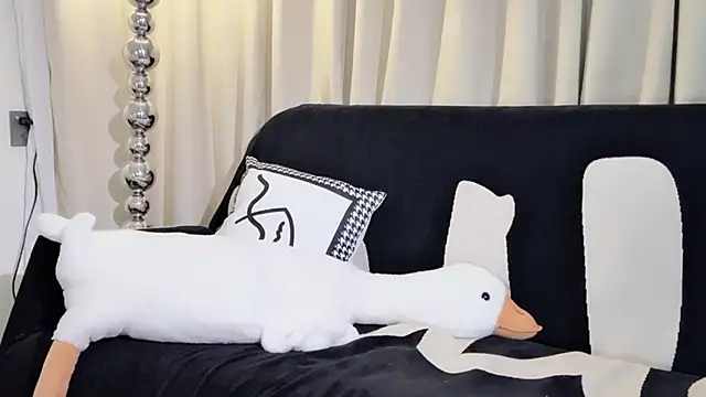 Snapshot of lvy-w chatting on 4, 3, 2025 lvy-w online show from 4, 3, 2025