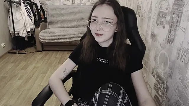 AmeliaKamishiro online show from 4, 1, 2025