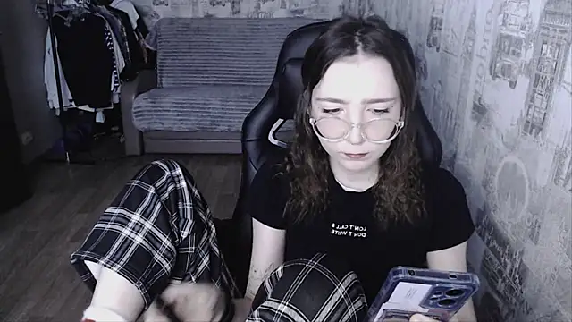 AmeliaKamishiro online show from 5, 1, 2025