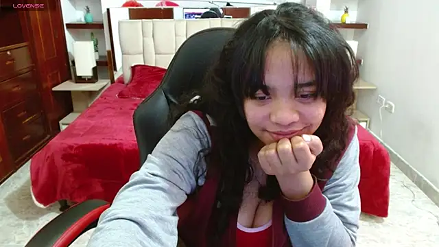 laureentt  online show from 3, 3, 2025