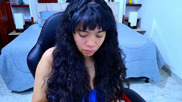 laureentt  online show from 6, 11, 2025