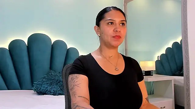 Snapshot of sharlott18 chatting on 22, 10, 2025 sharlott18 online show from 22, 10, 2025