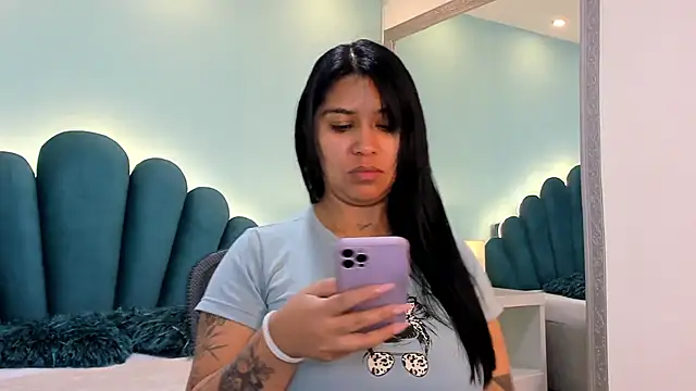 Snapshot of sharlott18 chatting on 23, 10, 2025 sharlott18 online show from 23, 10, 2025