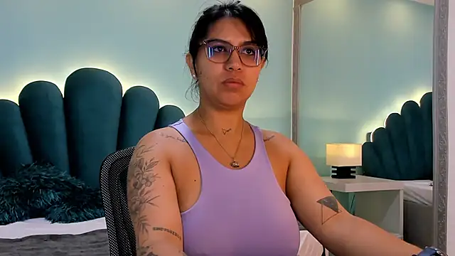 Snapshot of sharlott18 chatting on 29, 10, 2025 sharlott18 online show from 29, 10, 2025