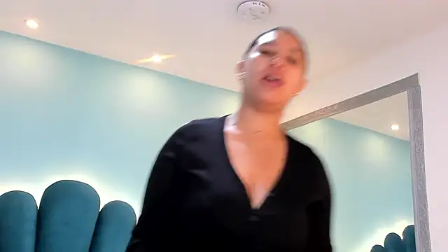 Snapshot of sharlott18 chatting on 8, 11, 2025 sharlott18 online show from 8, 11, 2025