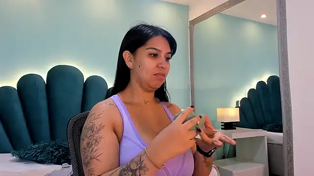 Snapshot of sharlott18 chatting on 11, 11, 2025 sharlott18 online show from 11, 11, 2025