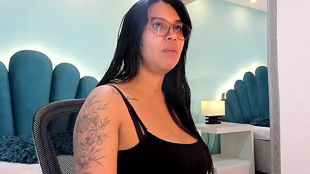 Snapshot of sharlott18 chatting on 12, 11, 2025 sharlott18 online show from 12, 11, 2025