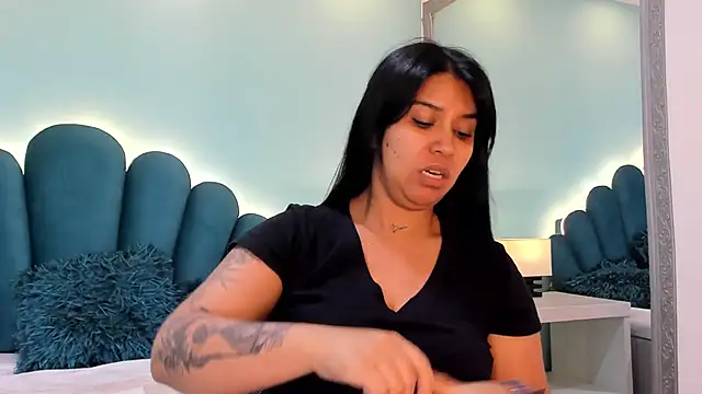 Snapshot of sharlott18 chatting on 15, 11, 2025 sharlott18 online show from 15, 11, 2025