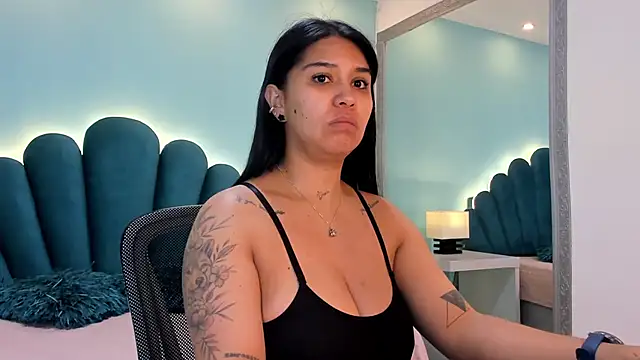 Snapshot of sharlott18 chatting on 26, 11, 2025 sharlott18 online show from 26, 11, 2025