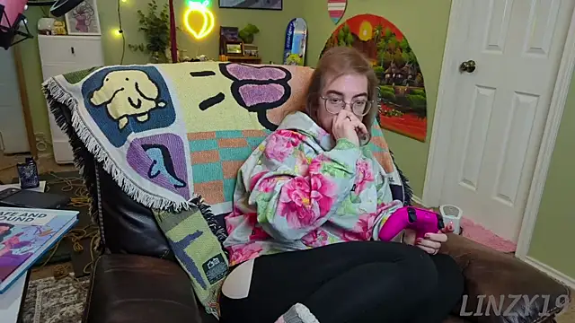 Linzy 19 online show from 19, 2, 2025