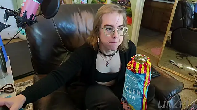 Linzy 19 online show from 24, 2, 2025