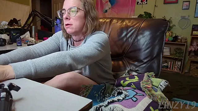 Linzy 19 online show from 18, 3, 2025