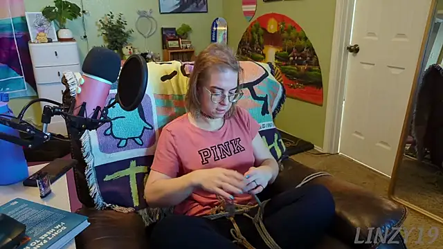 Linzy 19 online show from 18, 3, 2025